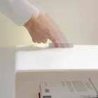 Comodino trasparente con luce LED illuminabile al tocco Adelia Viadurini