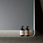 Composizione Bagno con 2 Cassetti e 2 Vani a Giorno, Specchio e Lavabo - Magnolia Viadurini