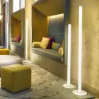 Lampada da terra sottile Slide Flux in metacrilato prodotta in Italia Viadurini