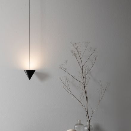 Lampada Sospesa a Filo in Alluminio Nero e Cono Grande di Design - Mercado Viadurini