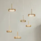 Lampadario con 6 LED e Base Rotonda in Metallo Verniciato Color Oro - Carpino Viadurini