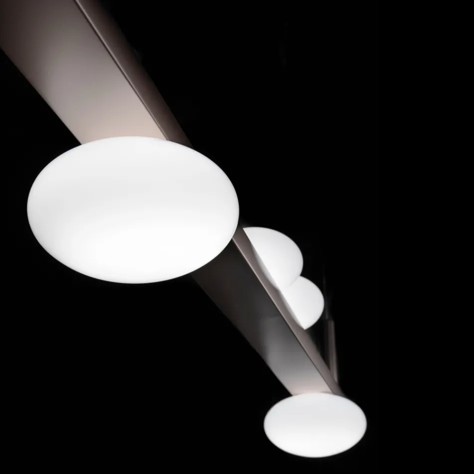 Lampadario in Alluminio e Luce in Vetro Soffiato Bianco - Alma Viadurini