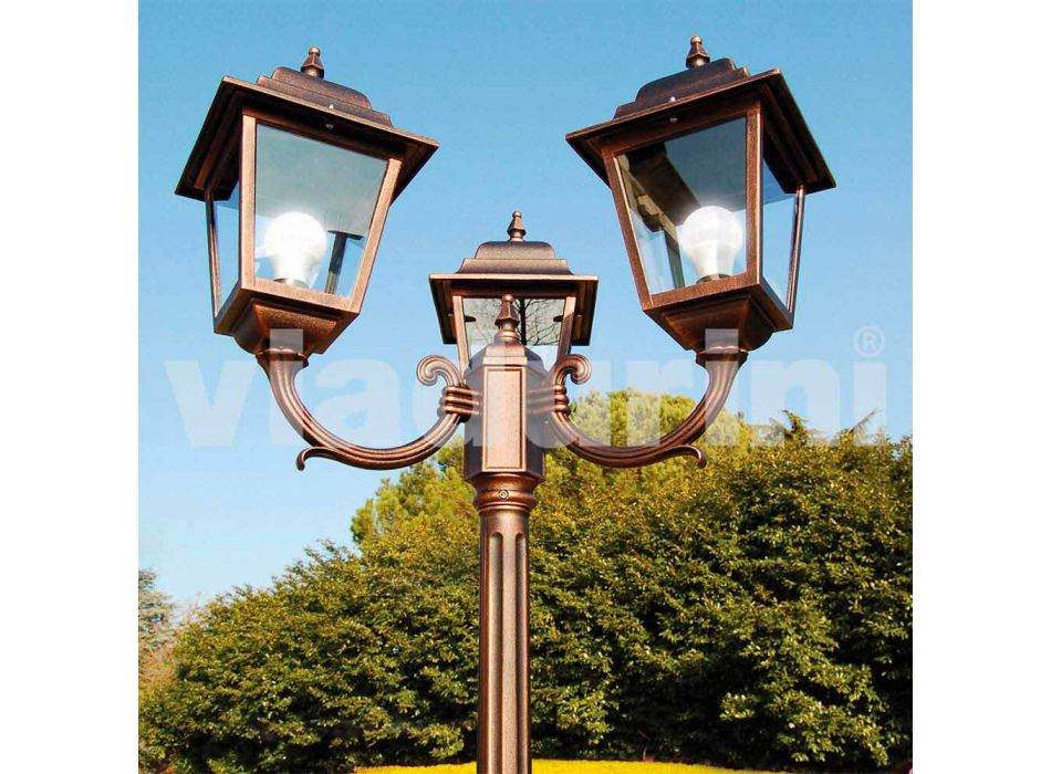 Lampione da esterno classico a tre luci prodotto in Italia, Aquilina Viadurini