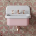 Lavabo per il Bagno Sospeso e in Ceramica Color Bianco e Rosa Confetto - Manila Viadurini