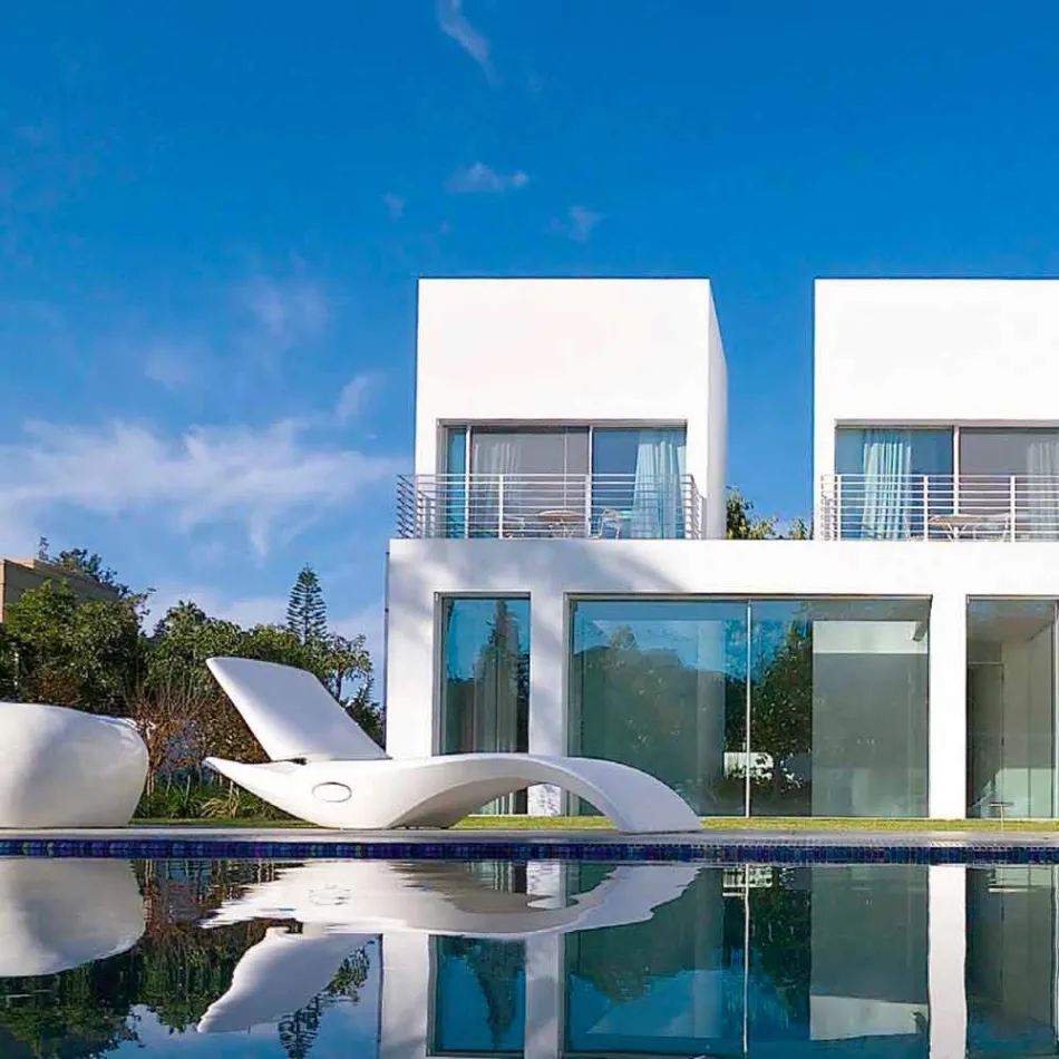 Lettino da Giardino Chaise Longue di Design in Plastica Bianca - Zoe by Mayyour Viadurini