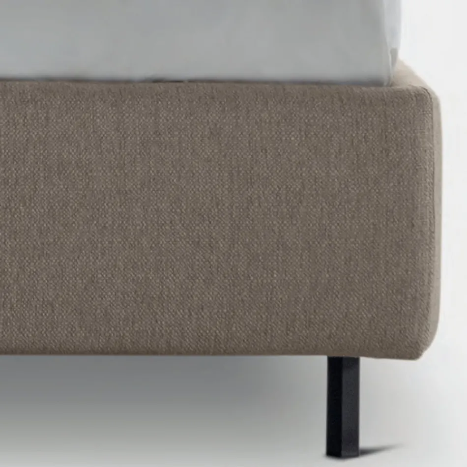 Letto Matrimoniale 160x190 con Linee Ricurve e Bottoni Made in Italy - Oriente Viadurini