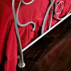 Letto matrimoniale in ferro artigianale con gambe coniche Zoe Viadurini