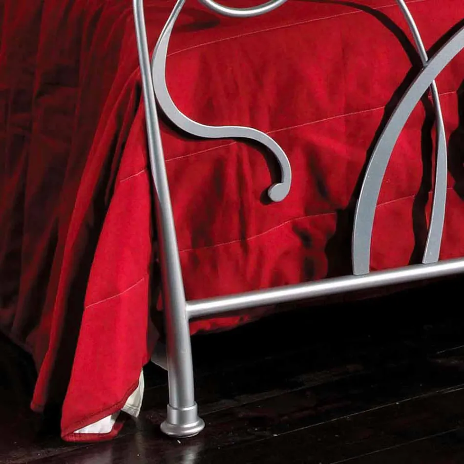 Letto matrimoniale in ferro artigianale con gambe coniche Zoe Viadurini