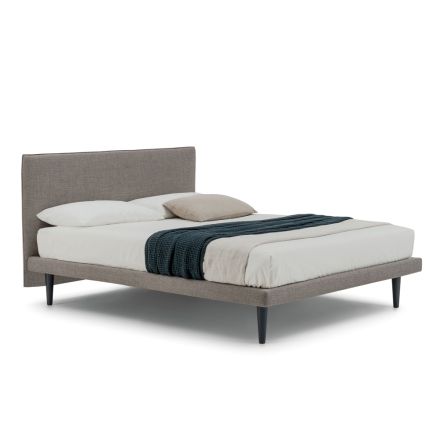 Letto matrimoniale moderno con basamento sottile Gaya New by Bolzan Viadurini