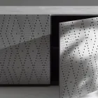 Madia con 3 Ante e 3 Ripiani interni Decoro Alluminio Fonderia - Scorpione Viadurini