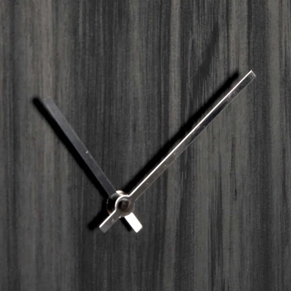 Orologio da Parete in Legno Rovere o Lavagna Inciso a Laser Design Tondo - Kanno Viadurini