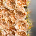 Pannello Decorativo Parete in Metallo e Rose Artificiali Made in Italy - Rosetta Viadurini