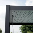 Pergola in Alluminio con Tetto Orientabile Tramite Manovella - Eolo Viadurini