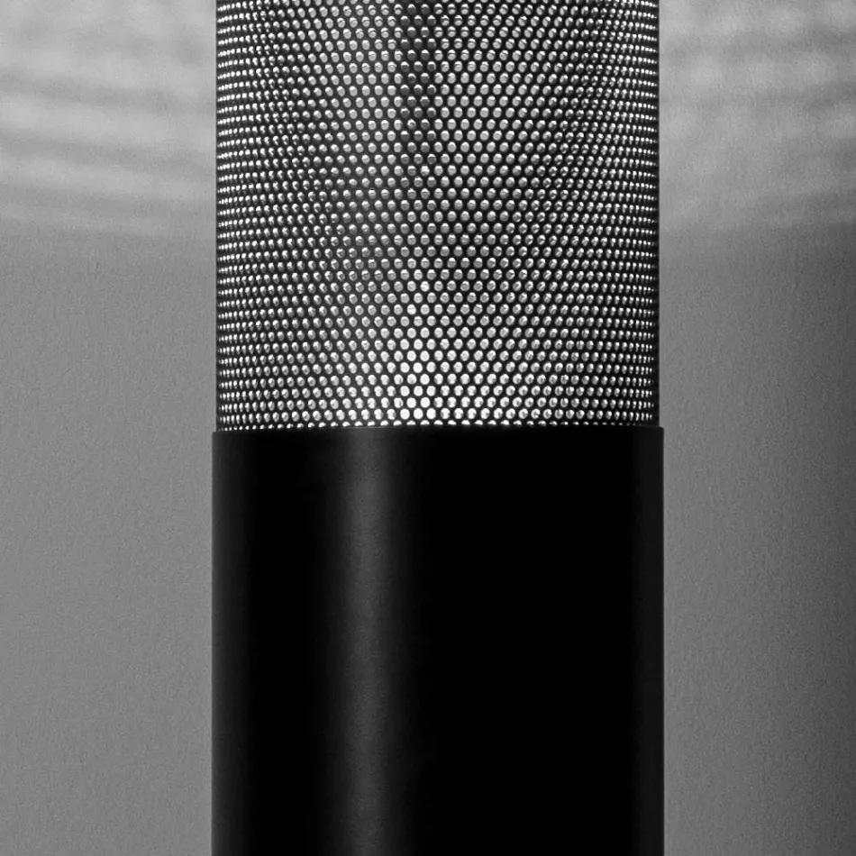 Piantana con Diffusore in Metallo Traforato Made in Italy - Come Viadurini