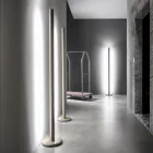 Piantana Moderna in Metallo con Doppia Illuminazione Made in Italy - Roman Viadurini