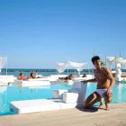 Poltrona galleggiante Trona Luxury bianca di design, made in Italy Viadurini