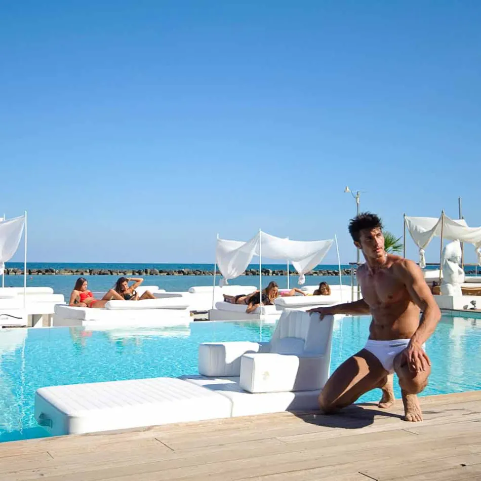 Poltrona galleggiante Trona Luxury bianca di design, made in Italy Viadurini