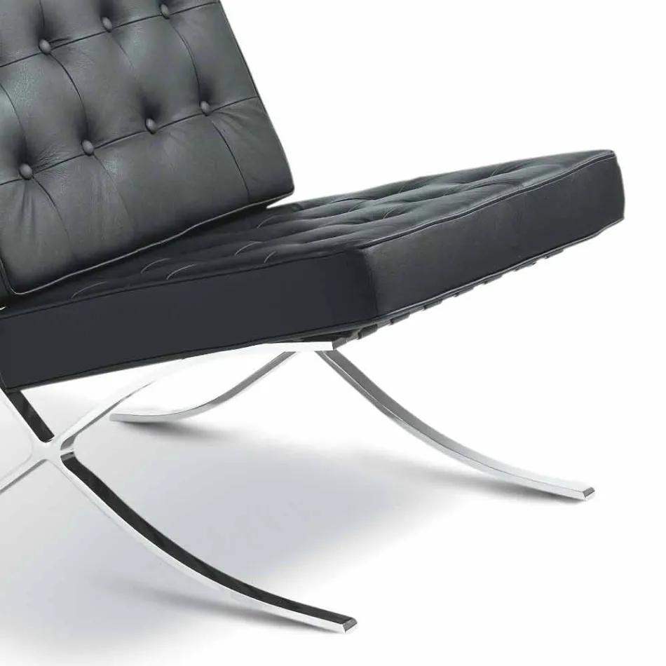 Poltrona in ecopelle con bottoni e struttura cromata Morella Viadurini