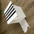 Portarotolo da Bagno in Corian Bianco o con Inserti Neri Design Italiano - Elono Viadurini