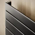 Radiatore Singolo Idraulico in Acciaio al Carbonio Nero Made in Italy - Ciro Viadurini