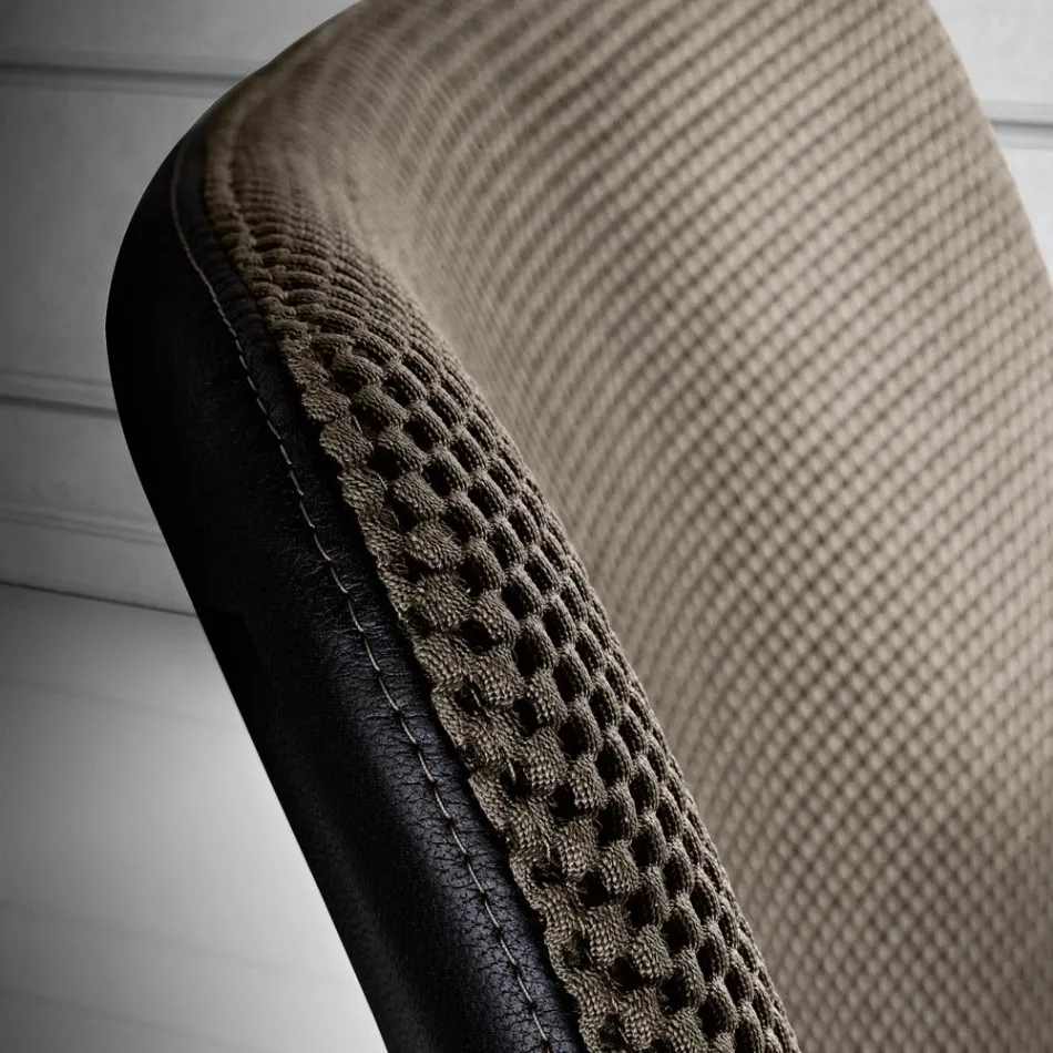 Sedia con Poggiapiedi in Tessuto Vulcano e Gambe in Metallo Made in Italy - Amane Viadurini