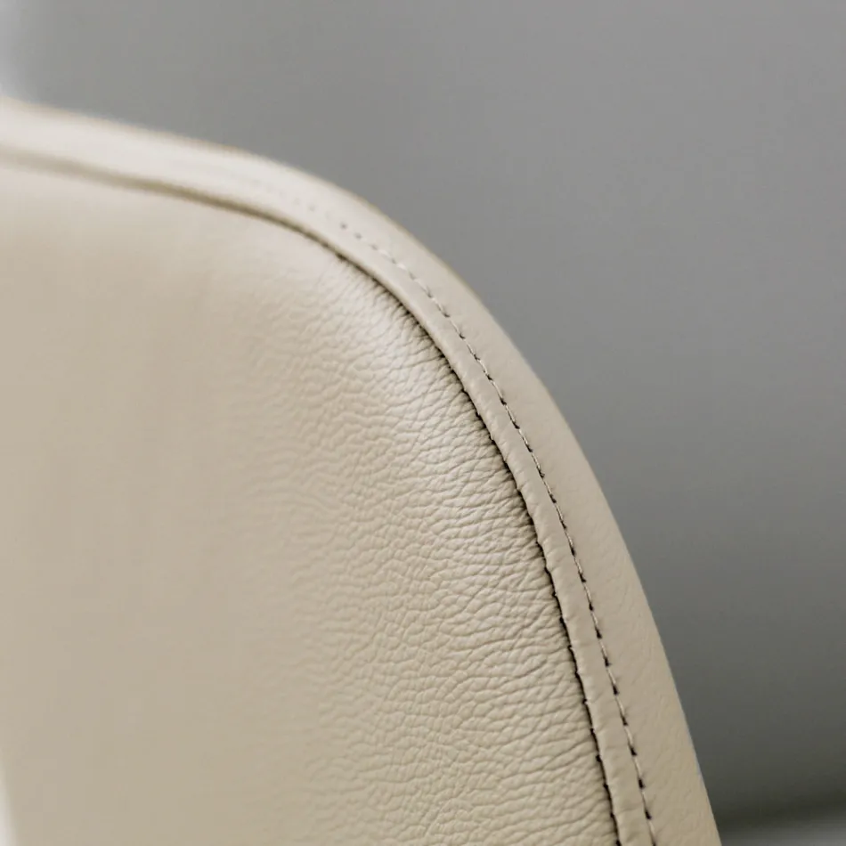 Sedia da Pranzo con Braccioli in Pelle Color Ghiaccio Made in Italy - Lyanne Viadurini