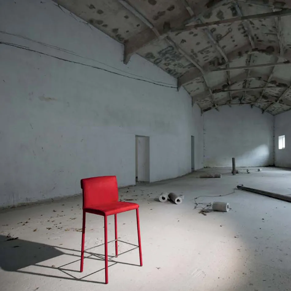 Sgabello Completamente Rivestito in Tecnofibra Rossa Made in Italy - Schermo Viadurini