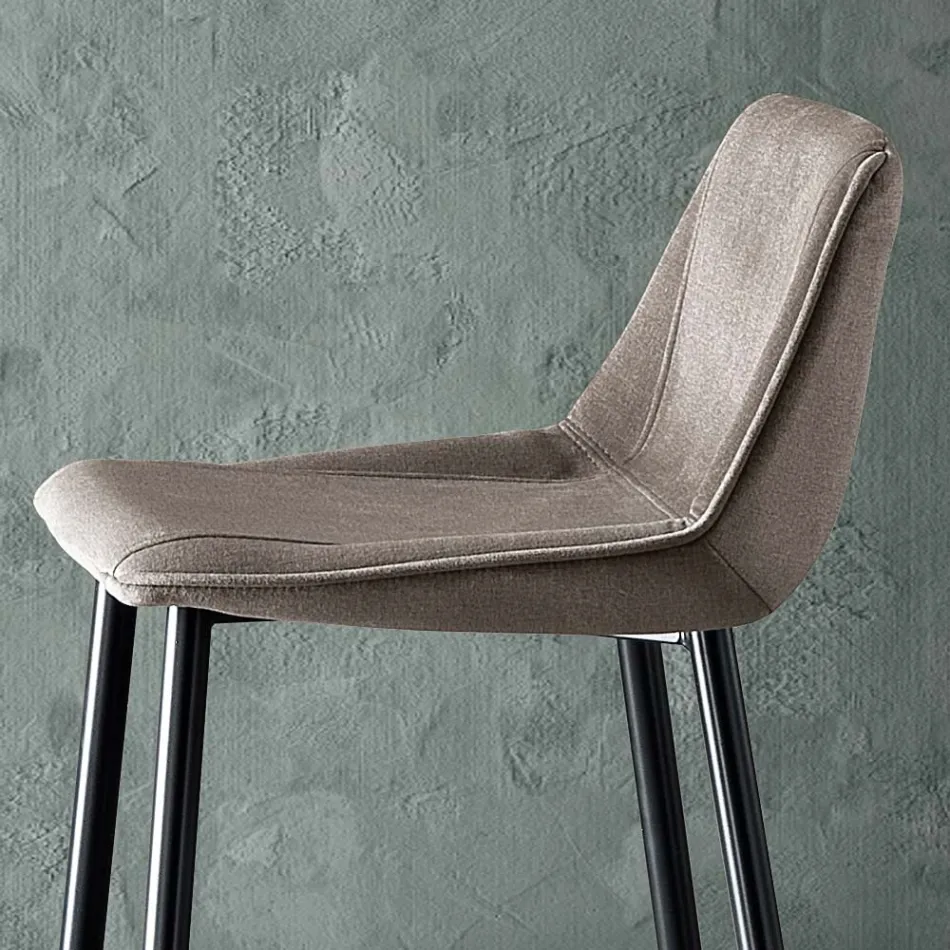 Sgabello con Gambe in Metallo e Seduta Monoscocca in Tessuto Made in Italy - Hinata Viadurini