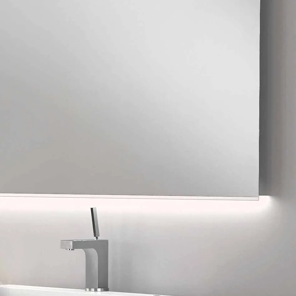 Specchio bagno con luce LED design moderno con bordi satinati Veva   Viadurini
