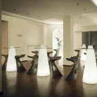 Tavolino alto luminoso Slide Peak(H120)polietilene e vetro made Italy Viadurini