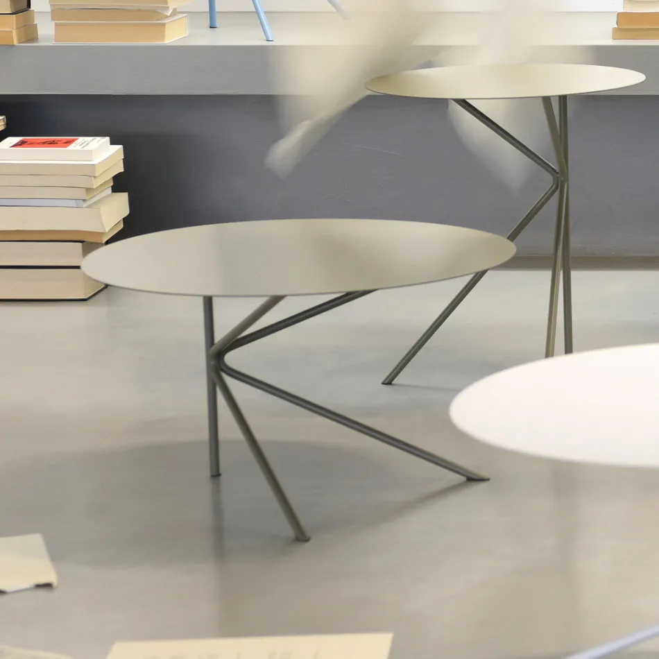 Tavolino da Caffè in Metallo Tondo, Design in Vari Colori e 2 Misure - Olesya Viadurini