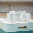 Tavolino – vassoio galleggiante in ecopelle nautica e plexiglass Trona Viadurini