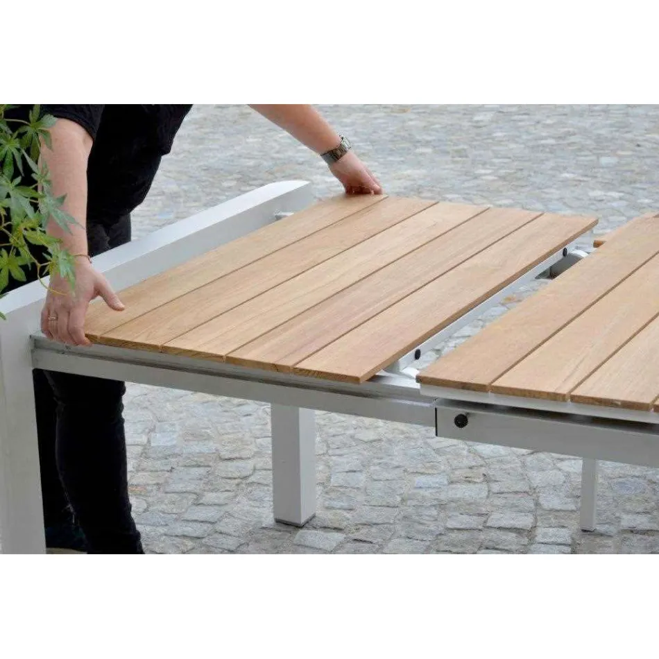 Tavolo Allungabile a 240 cm in Alluminio Bianco e Piano in Teak - Diario Viadurini