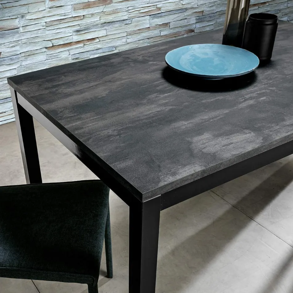 Tavolo Allungabile da Soggiorno con Piano in Melaminico e Gambe in Metallo - Shaila Viadurini