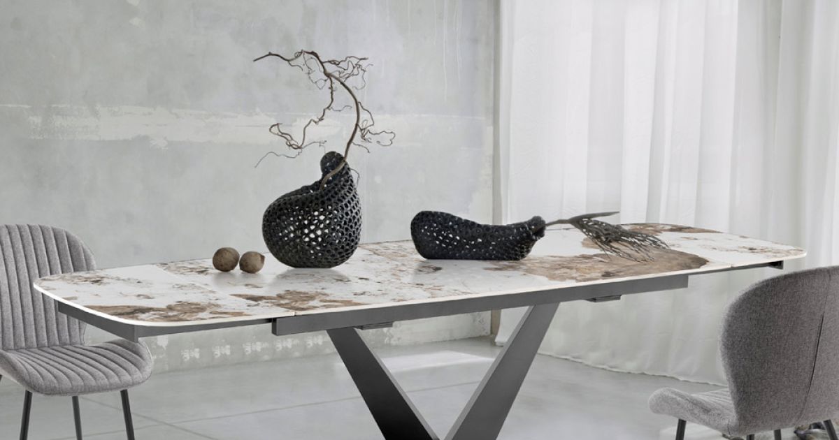 Tavolo Allungabile in Metallo e Ceramica Finitura Marmo Onice