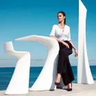 Tavolo alto da esterno H 100 cm di design, in polietilene, Wing Vondom Viadurini