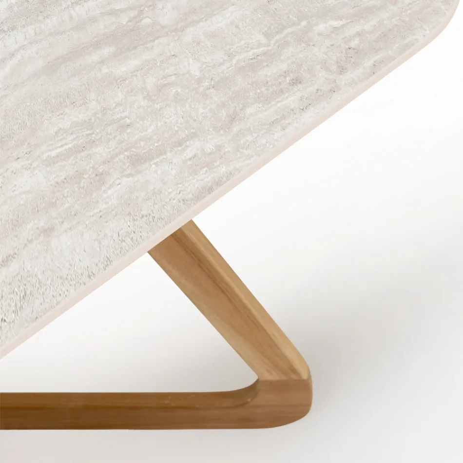 Tavolo con Base in Legno e Piano in Ceramica Travertino Chiaro - Infinity Viadurini