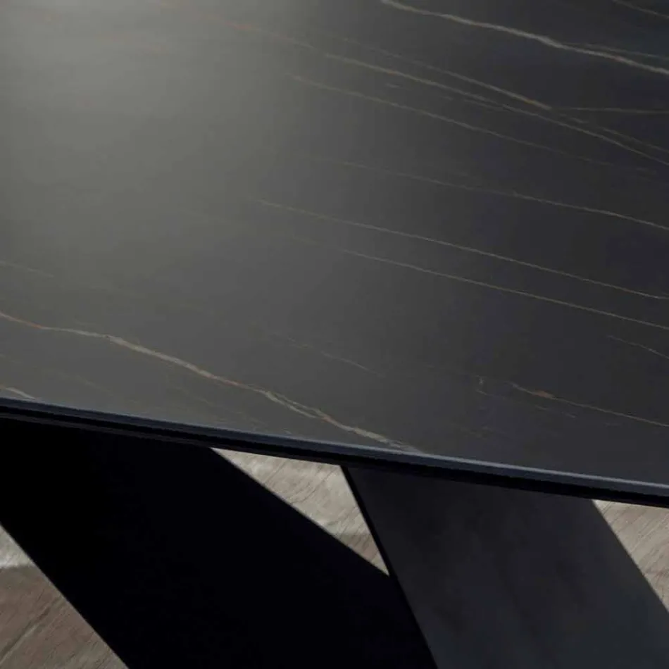 Tavolo da Pranzo di Design in Ceramica Effetto Portoro e Metallo Opaco - Falcon Viadurini