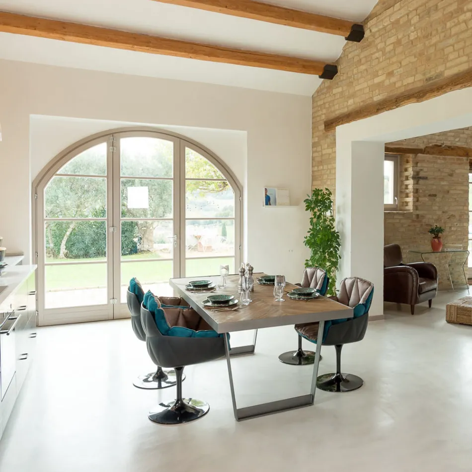 Tavolo da Pranzo in Legno Tropicale Riciclato e Gambe in Metallo - Slide Viadurini