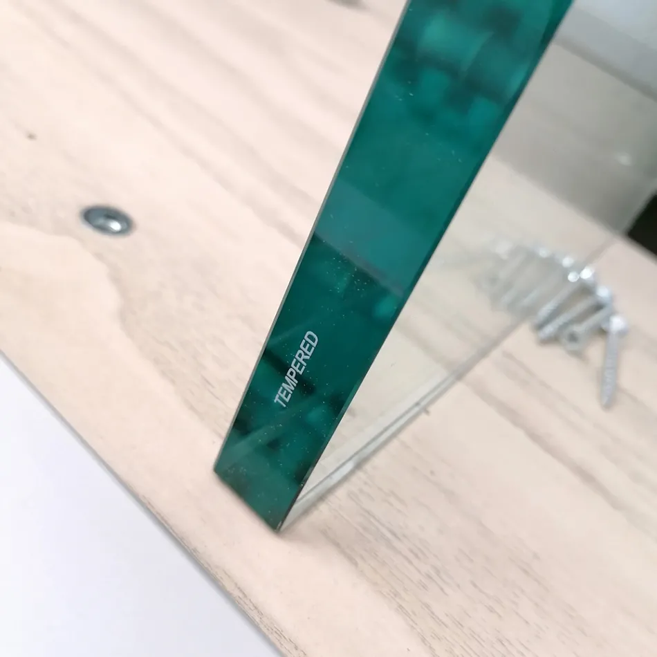 Tavolo da Pranzo Moderno in Legno Impiallacciato e Vetro Made in Italy – Strappo Viadurini