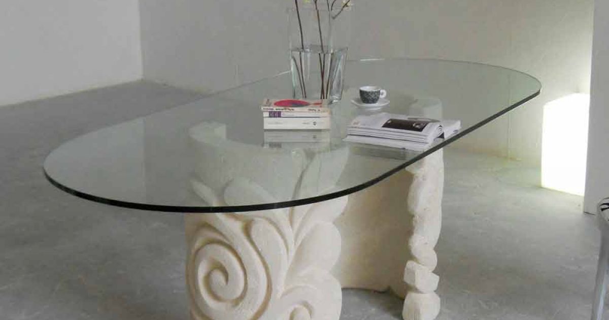 Tavolo ovale in Pietra di Vicenza e cristallo Aden, scolpito a mano