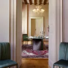 Tavolo da Pranzo Rotondo di Design in Gres Lucido e Legno Made in Italy - Madame Viadurini