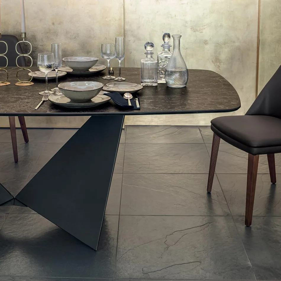 Tavolo Sala da Pranzo Piano in Ceramica Opaca e Gambe in Metallo - Monacco Viadurini