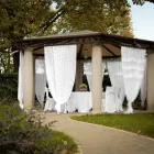 Tenda di Lino Retro Leggero con Organza e Ricamo di Lusso Italiano - Marinella Viadurini