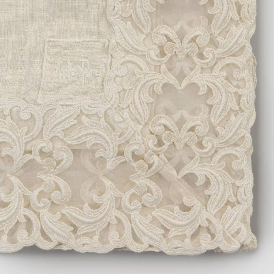 Tovaglia Quadrata in Lino Beige con Pizzo Farnese Lusso Artigianale - Kippel Viadurini