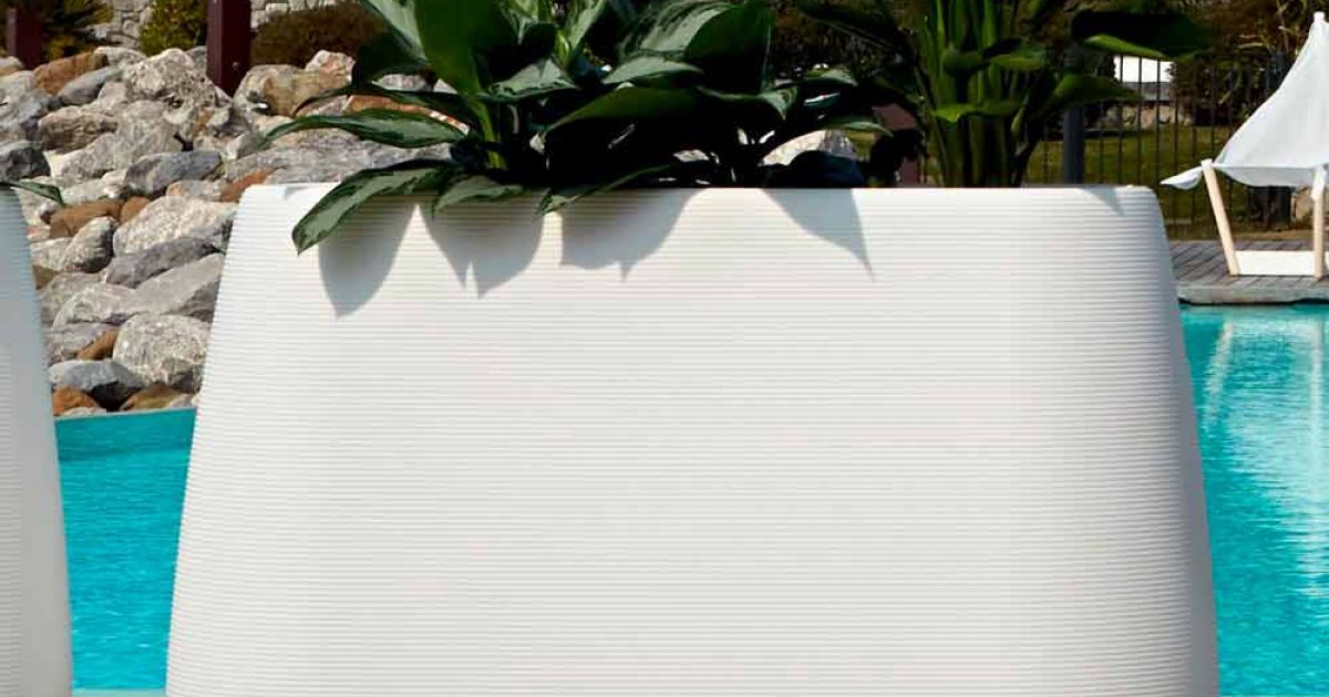 Vasi per piante in plastica a energia solare, vaso per fiori da esterno, illuminazione da giardino, vaso di fiori luminoso, grande vaso di plastica ( bianco, 17 x 17 x 19 cm